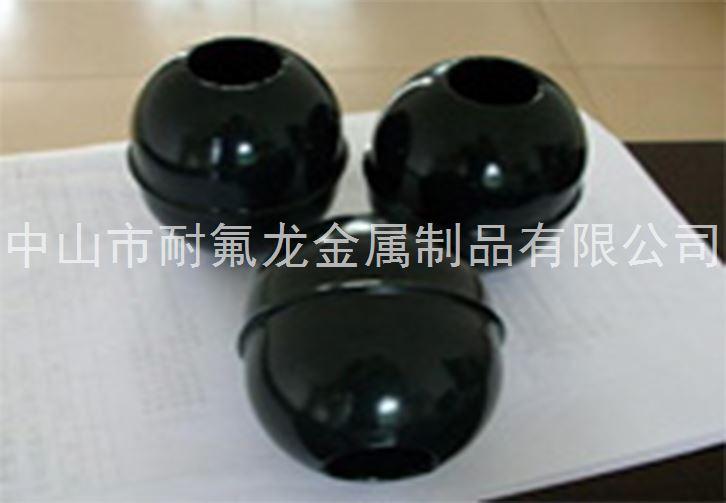 中山市耐氟龙金属制品有限公司—位于中山市三角镇金三大道西3号，厂房面积3000平方米。是一家专注于高性能铁氟龙喷涂、(化工设备防腐内衬四氟)的大型加工厂家。

公司拥用大小规格烤炉共8台，其中最大规格的工业烤炉长8米、宽3.5米、高3.5米，喷砂机2台，喷粉机、喷枪30台。可满足各行业不同规格产品的喷涂作业，现有设备年产量可达到千万以上。公司原材料采用美国杜邦-Teflon、华福xylan-PTFE、SOLVAY-halar(ECTFE)、日本大金DALKN、奥绮斯摩、台湾惠宝龙等国内外大型铁氟龙涂料供应厂家，保证产品涂层的高品质质量。
铁氟龙喷涂厚度在不同领域上可以从15微米至1500微米，能满足客户在不同领域的需求而选择不同特性涂料涂层加工，特氟龙有着防腐蚀性、高纯度洁净性、不粘性、自润滑性、耐磨性、耐高低温性（-193℃至260℃）、绝缘性等，在各工业中（半导体行业，制药行业，化工行业，锂电池设备行业、电镀清洗行业、橡胶硅胶行业，）等都能有使用到它的地方。
                                            
公司始终坚持“科技先导，品质第一，精益求精，用户至上，诚实取信，服务尽善尽美”的宗旨，竭诚欢迎国内外新老客户合作，携手共进共创辉煌。