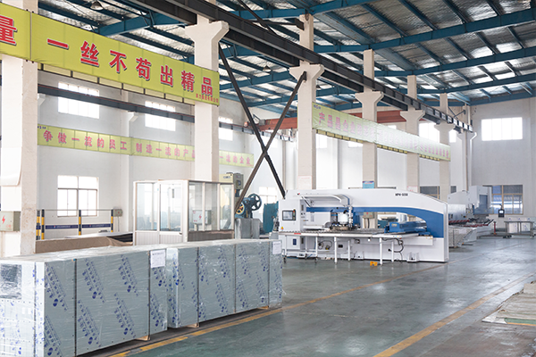 苏力股份是国家高新技术企业，是盐城市最早一批获得“新三板”上市的企业。公司创建三十年来一直从事涂装及环保设备的研发、设计、生产与营销，是国内涂装行业的集成商和解决方案提供商。先后为日本三菱重工、丹麦马士基、郑州宇通、厦门金龙、中国一汽、北汽集团、中联重科、徐工集团、三一重工等国内外品牌企业提供了若干条涂装生产线。公司拥有独立的省级涂装设计研究院，在与国机集团、中汽公司、北京航天航空大学、长春九院、上海机电设计研究院、中汽研等科研院所战略合作的基础上，成立了省级技术中心和新材料新工艺的省级研发中心。2015年，苏力股份还通过了作为国机集团生产基地的综合考评。


苏力股份占地面积15万平方米，其中建筑面积近12万平方米。公司现有员工680多名，其中大专学历以上研发、设计和工程技术人员120名，雄厚的技术实力和先进的管理模式、严格的质控体系和生产设备，不但造就了苏力涂装的品牌，也为我国涂装及环保设备的自主创新作出了突出的贡献。二0一0年以来公司先后获得新型实用和发明专利五十八项，其中实用型专利二十二项、发明专利三十六项，移动式大件喷漆烤漆装置和超宽薄膜同步拉伸机加热保温装置还一举填补了国内涂装领域的两项空白。 　　