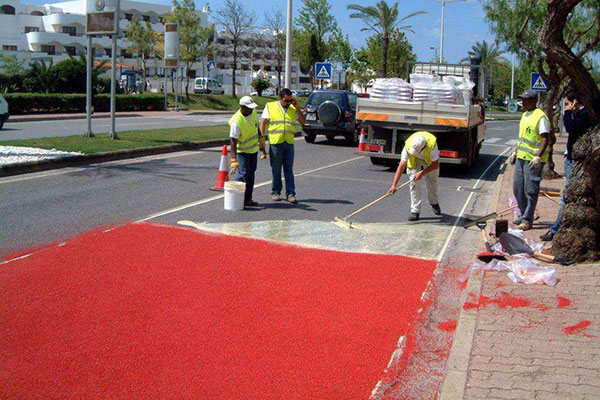 上海舜彩建材科技股份有限公司的前身是上海正迪地坪材料有限公司，是一家集研发、生产、销售、施工于一体的大型地坪及道路行业股份制高新技术企业。舜彩股份拥有上海、西安、成都、北京、广州五家生产基地，参与编制了15项国家标准和行业规范，并拥有18项产品及施工技术专利。舜彩股份总部位于世界经济金融中心----上海市，自成立以来，经过近20年的发展，上海舜彩已经成为华东地区乃至全国地坪及道路行业大的企业之一，并于2018年注册商标苏舜彩。舜彩股份的产品，严格遵照国际标准的质量管理体系及环境管理体系进行生产管理，其产品质量、施工技术均已成为国内地坪涂装及道路铺装行业参照的标准。

舜彩股份拥有近20年地坪施工及道路铺装行业丰富的专业技术经验，生产及施工的产品主要有：环氧地坪系列、聚氨酯地坪系列、防静电地坪系列、塑胶体育地坪系列、密封固化剂地坪系列、硬化耐磨地坪系列、重防腐地坪系列、彩砂地坪系列、环氧磨石地坪系列、水泥自流平浆系列、彩色防滑路面系列、生态透水混凝土系列、艺术压模压印地坪系列等产品，适合于全国各地不同客户的广泛需求。舜彩股份自成立伊始就顺利通过了ISO9001国际质量管理体系，ISO14000国际环境管理体系，ISO18000国际职业健康安全管理体系等一系列国际体系认证，始终致力于保护环境、节约能源，严格遵守各项行业及国家技术标准，始终把安全和环保放在首要位置。舜彩股份生产的材料产品，多次被评为全国工程建材首选品牌，中国著名品牌、舜彩股份更是多次被评为质量、服务、诚信AAAAA级企业、中国地坪施工及道路铺装行业好品牌，凭借多年的诚信经营、励精图治，舜彩股份已经在全国地坪施工及道路铺装行业树立了卓越的信誉和口碑。

舜彩股份目前拥有30支专业的地坪及道路施工队伍，从业人员达到300余名，所有从业人员都接受过舜彩股份的良好培训。不但我们的项目管理人员专业有素，而且稳定、专业的施工队伍和管理队伍，更是保证了舜彩股份在全国范围内同时承接施工多个大型工程。

舜彩股份的产品市场和工程服务已遍及烟草、电子、医药、食品、重工业机械、汽车行业、银行、航空、造纸、化妆品、地下停车场等社会生活的各个领域。我们成功地为广船国际、中烟集团、江淮汽车、马牌轮胎、特变电工集团、世博会展馆、比亚迪、通用电气、通用汽车、英特尔、松下电器、上海大众、三星半导体、南京紫峰大厦、万达广场、美特斯邦威、可口可乐、一汽集团、伟创力、上海电厂、秦山核电站、宝钢集团、杜邦、陶氏化学、恩华药业、韩泰轮胎、上海建工集团、恒大、新城、万科、绿地、德基、中信、金鹰等国内外著名企业提供了优质的产品及精良的施工服务。无论从产品质量、技术方案，还是到现场施工、售后服务，我们都能把每个环节做到尽善尽美。

舜彩股份依据强大的服务网络和公司实力，20年来，在全国范围内完成了超过6000项各类地坪及道路铺装工程，工程总量超过5000万平方米，并涉足非洲，澳洲，南美洲，东南亚市场。2017年，舜彩股份的营业额达到空前的4.59亿元人民币，我们的客户从民营企业到世界500强，遍布全国各地，舜彩股份用良好的产品质量和工程服务赢得了全体客户的一致好评。

近20年来，舜彩股份一直以高品质的材料产品和精良的工程服务为业界树立了典范，以严谨的想象力和高效的执行力为广大客户带来了极佳的满意服务。作为极具责任感的社会企业，舜彩股份始终坚持以客户为中心，随时随地准备为广大客户提供各种专业的技术咨询及工程服务，为广大客户解决各种各样的疑难问题，真正做到无愧于全球客户给予我们的美誉。