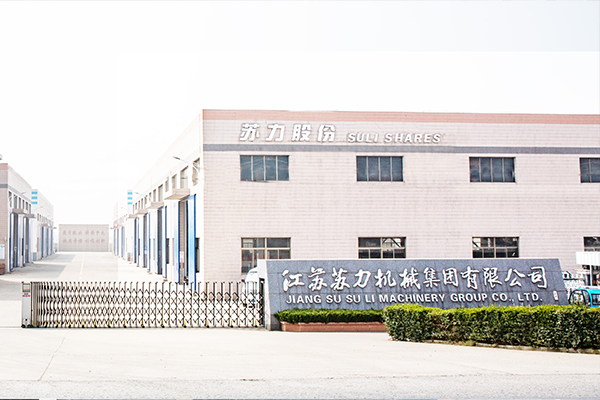 苏力股份是国家高新技术企业，是盐城市最早一批获得“新三板”上市的企业。公司创建三十年来一直从事涂装及环保设备的研发、设计、生产与营销，是国内涂装行业的集成商和解决方案提供商。先后为日本三菱重工、丹麦马士基、郑州宇通、厦门金龙、中国一汽、北汽集团、中联重科、徐工集团、三一重工等国内外品牌企业提供了若干条涂装生产线。公司拥有独立的省级涂装设计研究院，在与国机集团、中汽公司、北京航天航空大学、长春九院、上海机电设计研究院、中汽研等科研院所战略合作的基础上，成立了省级技术中心和新材料新工艺的省级研发中心。2015年，苏力股份还通过了作为国机集团生产基地的综合考评。


苏力股份占地面积15万平方米，其中建筑面积近12万平方米。公司现有员工680多名，其中大专学历以上研发、设计和工程技术人员120名，雄厚的技术实力和先进的管理模式、严格的质控体系和生产设备，不但造就了苏力涂装的品牌，也为我国涂装及环保设备的自主创新作出了突出的贡献。二0一0年以来公司先后获得新型实用和发明专利五十八项，其中实用型专利二十二项、发明专利三十六项，移动式大件喷漆烤漆装置和超宽薄膜同步拉伸机加热保温装置还一举填补了国内涂装领域的两项空白。 　　