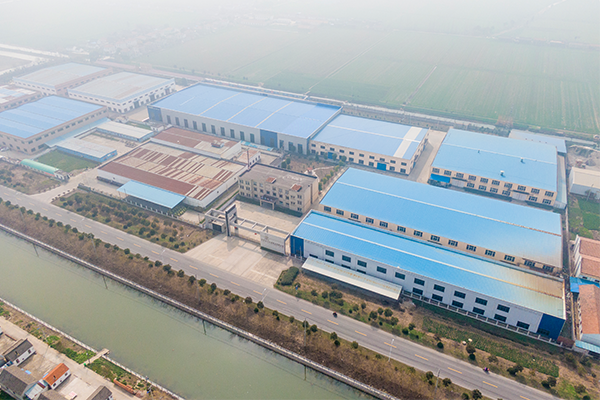 苏力股份是国家高新技术企业，是盐城市最早一批获得“新三板”上市的企业。公司创建三十年来一直从事涂装及环保设备的研发、设计、生产与营销，是国内涂装行业的集成商和解决方案提供商。先后为日本三菱重工、丹麦马士基、郑州宇通、厦门金龙、中国一汽、北汽集团、中联重科、徐工集团、三一重工等国内外品牌企业提供了若干条涂装生产线。公司拥有独立的省级涂装设计研究院，在与国机集团、中汽公司、北京航天航空大学、长春九院、上海机电设计研究院、中汽研等科研院所战略合作的基础上，成立了省级技术中心和新材料新工艺的省级研发中心。2015年，苏力股份还通过了作为国机集团生产基地的综合考评。


苏力股份占地面积15万平方米，其中建筑面积近12万平方米。公司现有员工680多名，其中大专学历以上研发、设计和工程技术人员120名，雄厚的技术实力和先进的管理模式、严格的质控体系和生产设备，不但造就了苏力涂装的品牌，也为我国涂装及环保设备的自主创新作出了突出的贡献。二0一0年以来公司先后获得新型实用和发明专利五十八项，其中实用型专利二十二项、发明专利三十六项，移动式大件喷漆烤漆装置和超宽薄膜同步拉伸机加热保温装置还一举填补了国内涂装领域的两项空白。 　　