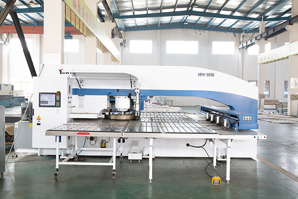 苏力股份是国家高新技术企业，是盐城市最早一批获得“新三板”上市的企业。公司创建三十年来一直从事涂装及环保设备的研发、设计、生产与营销，是国内涂装行业的集成商和解决方案提供商。先后为日本三菱重工、丹麦马士基、郑州宇通、厦门金龙、中国一汽、北汽集团、中联重科、徐工集团、三一重工等国内外品牌企业提供了若干条涂装生产线。公司拥有独立的省级涂装设计研究院，在与国机集团、中汽公司、北京航天航空大学、长春九院、上海机电设计研究院、中汽研等科研院所战略合作的基础上，成立了省级技术中心和新材料新工艺的省级研发中心。2015年，苏力股份还通过了作为国机集团生产基地的综合考评。


苏力股份占地面积15万平方米，其中建筑面积近12万平方米。公司现有员工680多名，其中大专学历以上研发、设计和工程技术人员120名，雄厚的技术实力和先进的管理模式、严格的质控体系和生产设备，不但造就了苏力涂装的品牌，也为我国涂装及环保设备的自主创新作出了突出的贡献。二0一0年以来公司先后获得新型实用和发明专利五十八项，其中实用型专利二十二项、发明专利三十六项，移动式大件喷漆烤漆装置和超宽薄膜同步拉伸机加热保温装置还一举填补了国内涂装领域的两项空白。 　　